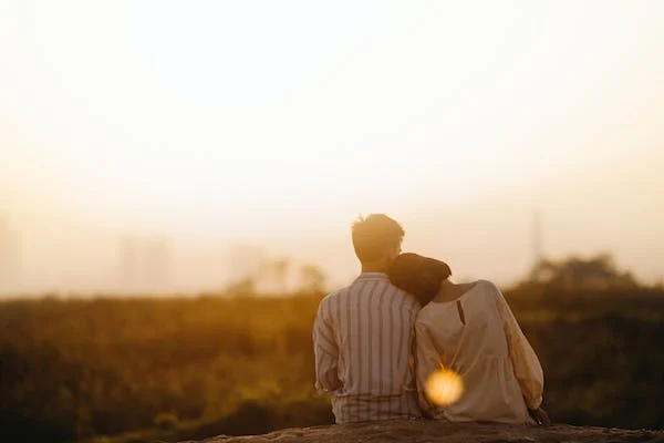 People who are together, the girl put her head on the guy